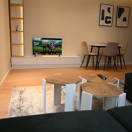 Stayin * ティラナ